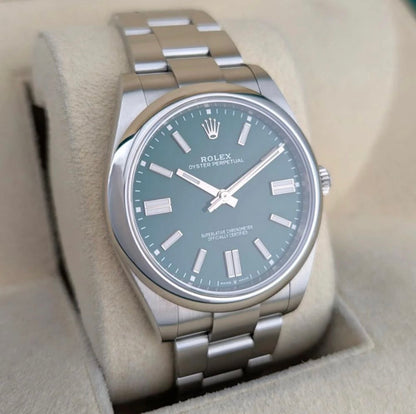 Rolex Oyster Perpetual 41 Green Dial 124300 – 2023 Full Set